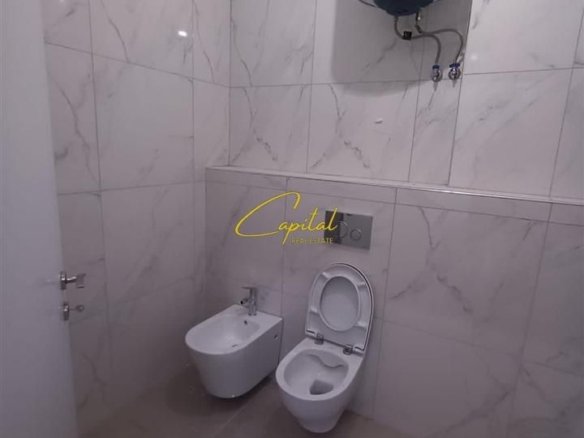 ZYRE ME QERA 140 M2 XHAMLLIKU 95.000 LEKE