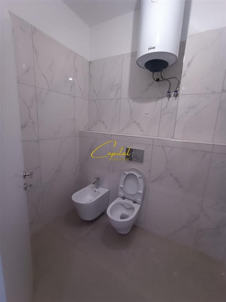 WhatsApp Image 2025-12-17 at 2.25.28 PM ZYRE ME QERA 140 M2 XHAMLLIKU 95.000 LEKE