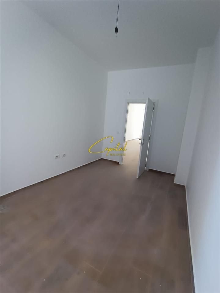 WhatsApp Image 2025-12-17 at 2.25.29 PM ZYRE ME QERA 140 M2 XHAMLLIKU 95.000 LEKE