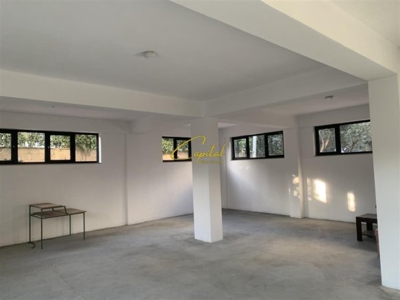 AMBIENT BIZNESI ME QERA 280 M2 DON BOSKO 2000 EURO