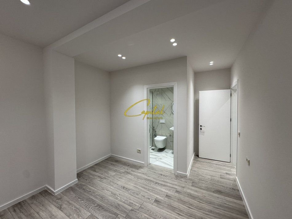 WhatsApp Image 2025-12-17 at 3.36.53 PM ZYRE ME QERA 104 M2 REZIDENCA GOLDEN TOWER 1.100 EURO