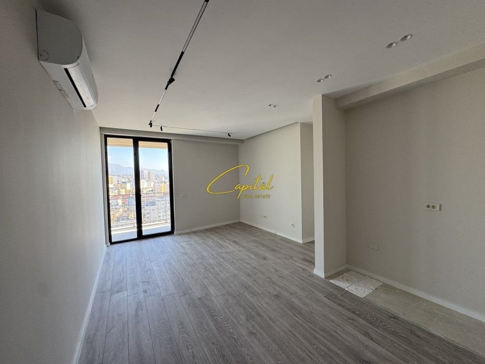 WhatsApp Image 2025-12-17 at 3.36.56 PM ZYRE ME QERA 104 M2 REZIDENCA GOLDEN TOWER 1.100 EURO