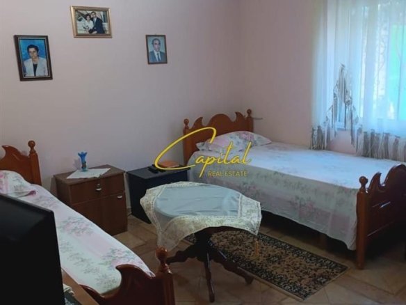 SHITET VILE PRIVATE 670 M2 BERAT 450.000 EURO