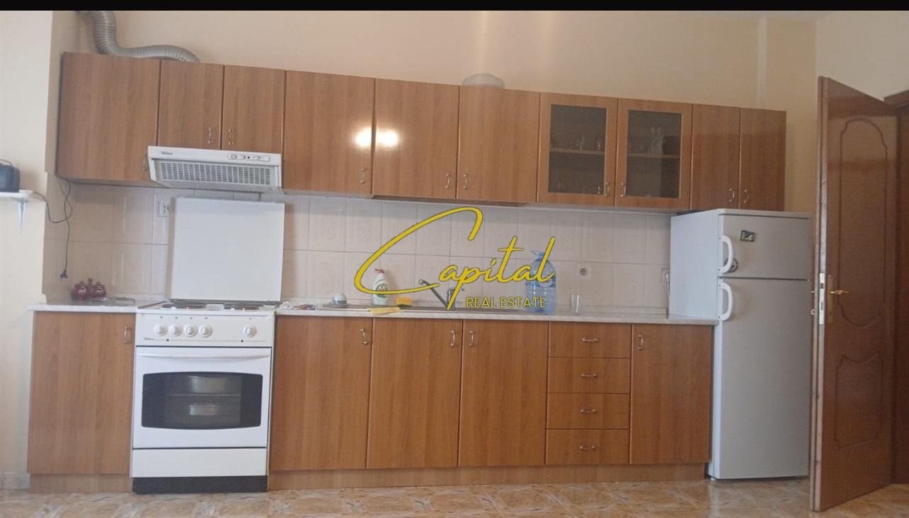 APARTAMENT ME QERA 1+1 MYSLYM SHYRI 60.000 LEKE