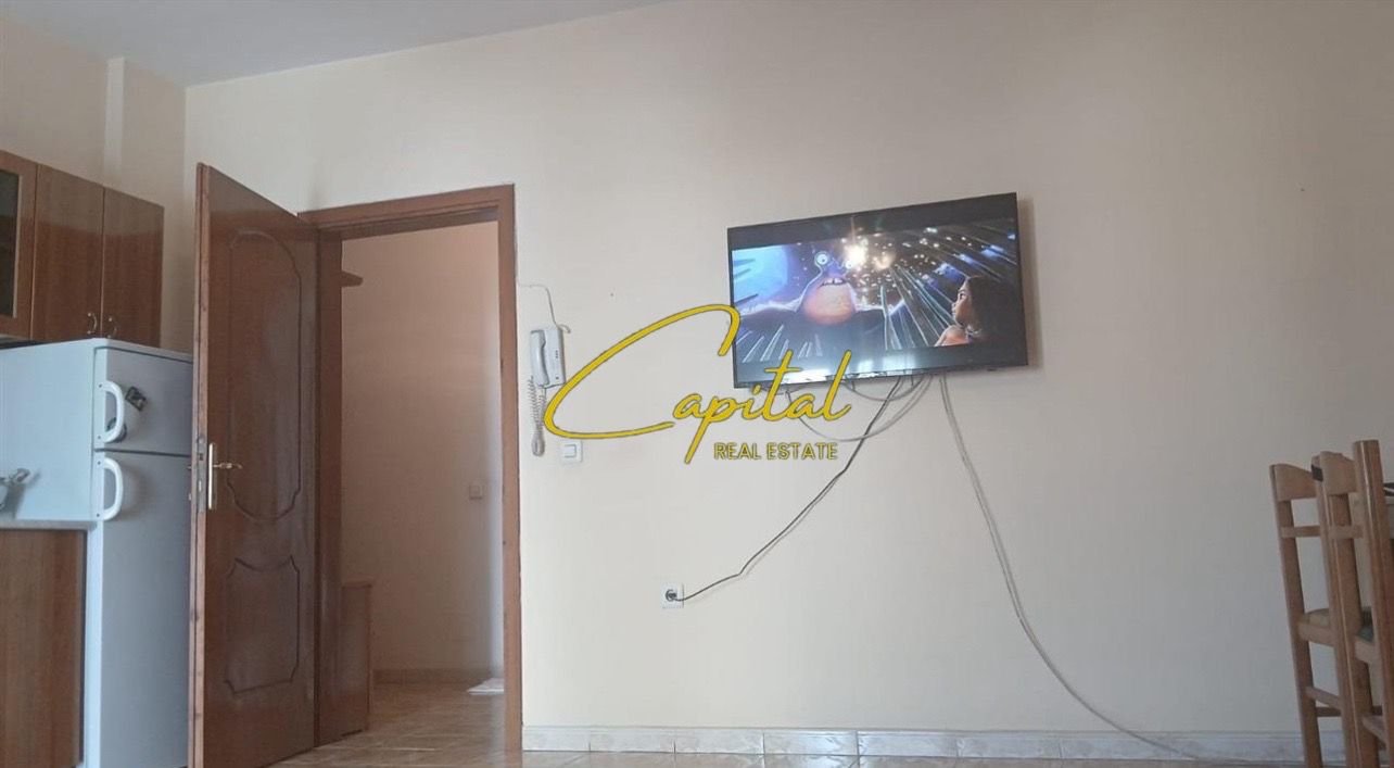 APARTAMENT ME QERA 1+1 MYSLYM SHYRI 60.000 LEKE