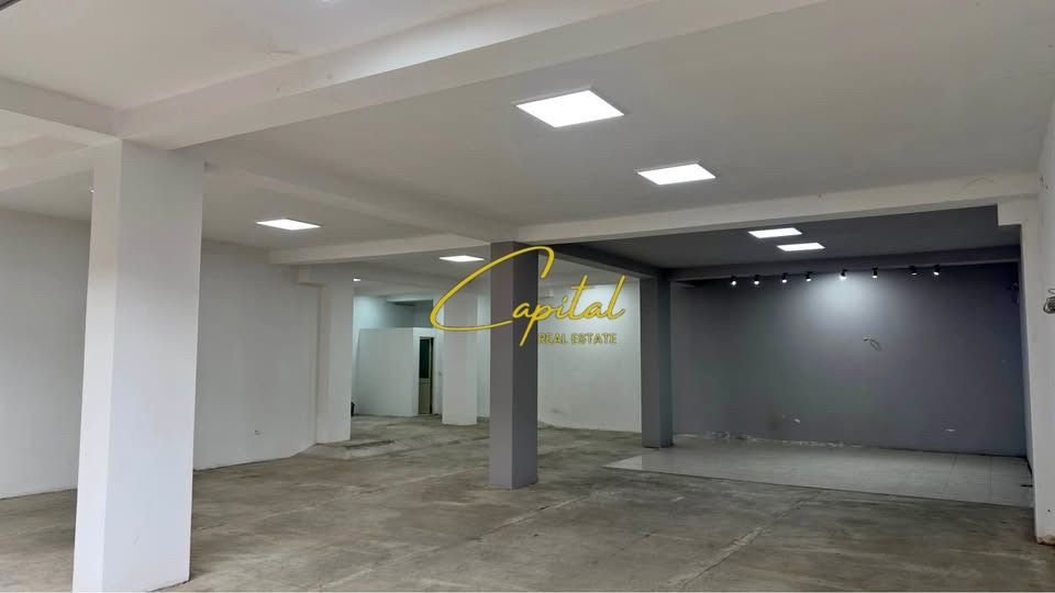 WhatsApp Image 2025-12-22 at 1.38.31 PM AMBIENT BIZNESI ME QERA 200 M2 FRESKU 100.000 LEKE