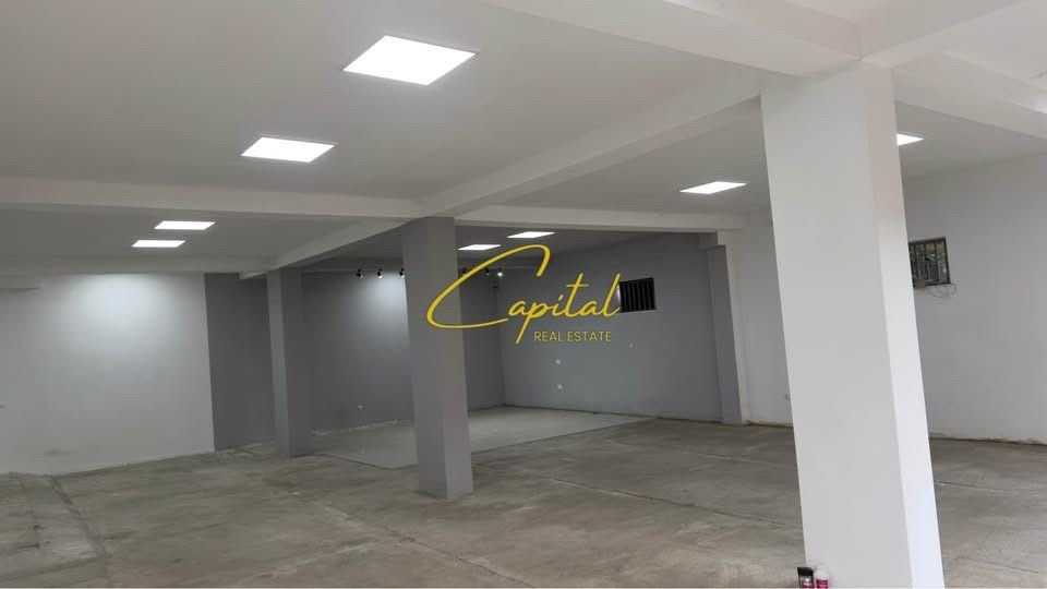 WhatsApp Image 2025-12-22 at 1.38.33 PM AMBIENT BIZNESI ME QERA 200 M2 FRESKU 100.000 LEKE
