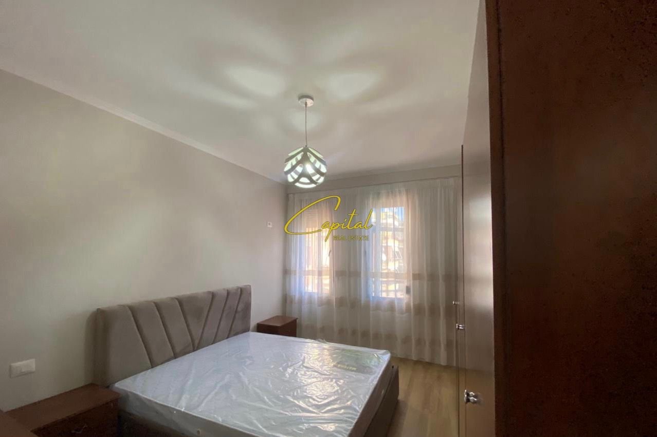 APARTAMENT ME QERA 1+1 21 DHJETORI 55.000 LEKE