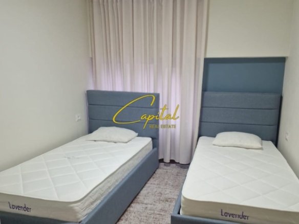 APARTAMENT ME QERA 2+1 ISH STACIONI TRENIT 700 EURO