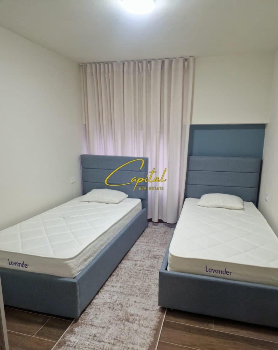 APARTAMENT ME QERA 2+1 ISH STACIONI TRENIT 700 EURO