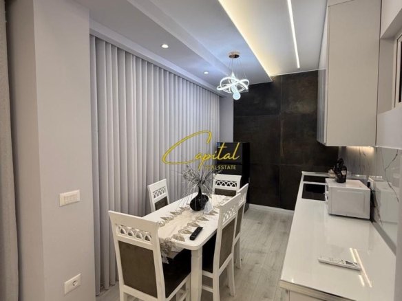 APARTAMENT ME QERA 1+1 SHKOLLA E BASHKUAR 50.000 LEKE