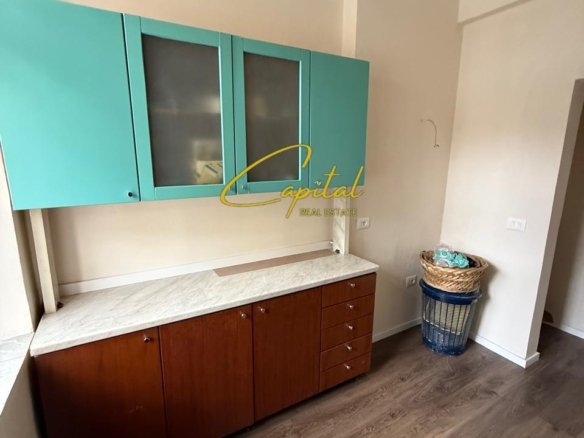 AMBIENT BIZNESI ME QERA 75 M2 RRUGA E DIBRES 120.000 LEKE