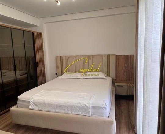 APARTAMENT ME QERA 3+1 FRESKU 65.000 LEKE