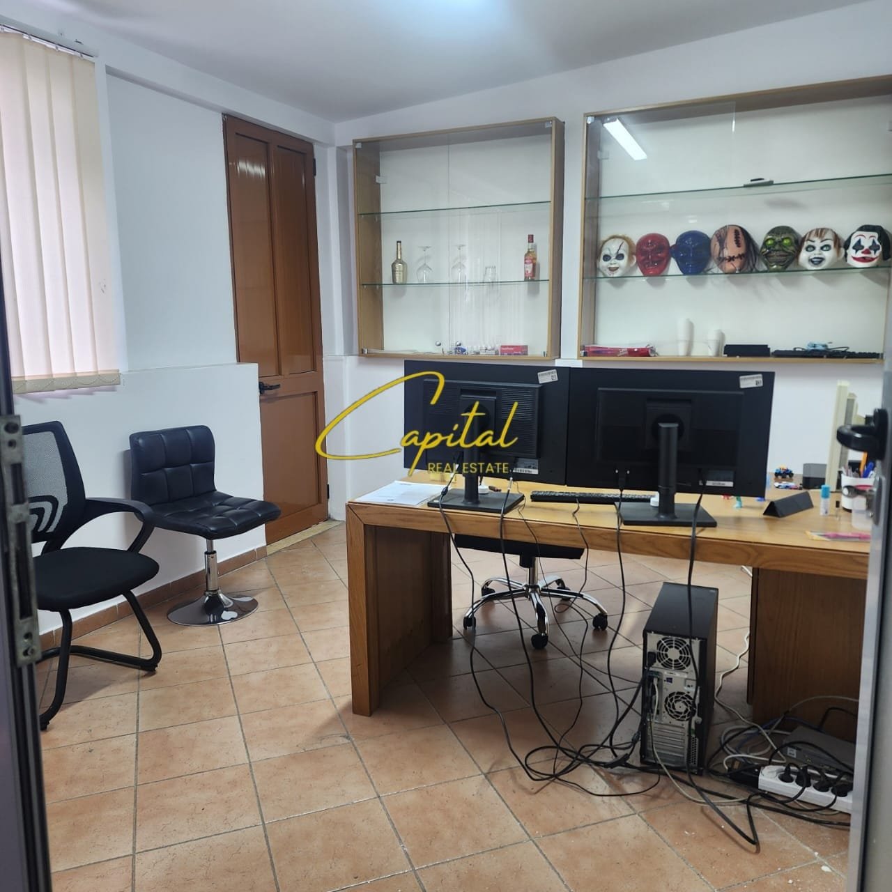 WhatsApp Image 2025-12-26 at 2.55.58 PM AMBIENT BIZNESI ME QERA 120 M2 ISH PARKU 80.000 LEKE