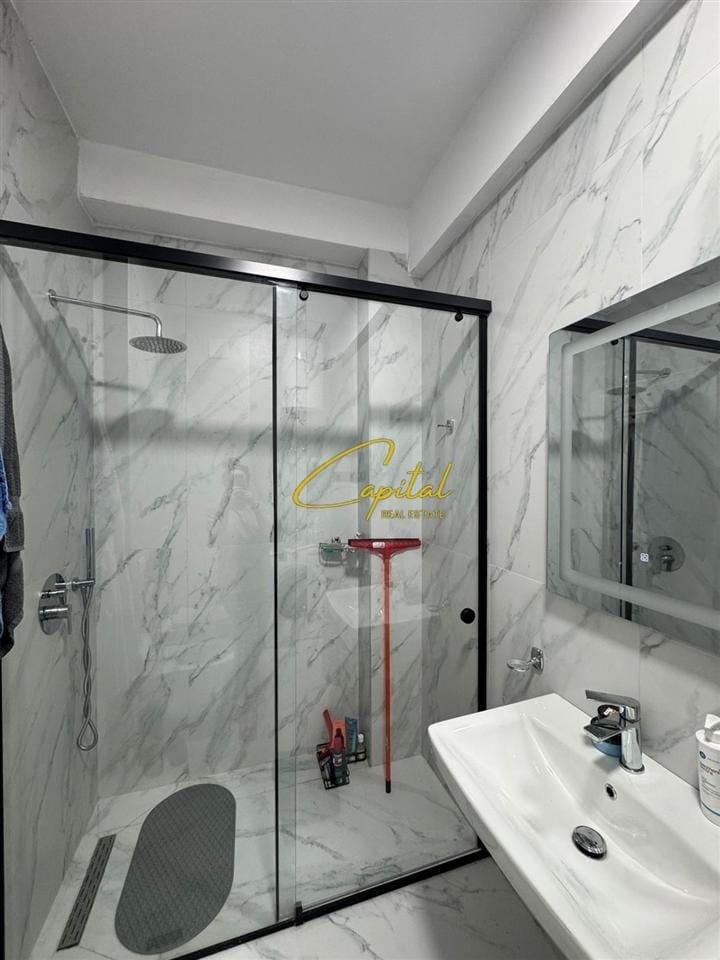 APARTAMENT ME QERA 1+1 ALI DEMI 400 EURO
