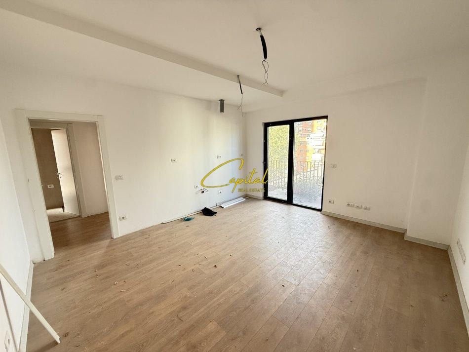 ZYRE ME QERA 117 M2 RRUGA E KAVAJES 1.200 EURO