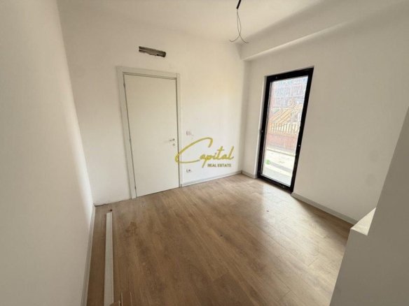 ZYRE ME QERA 117 M2 RRUGA E KAVAJES 1.200 EURO