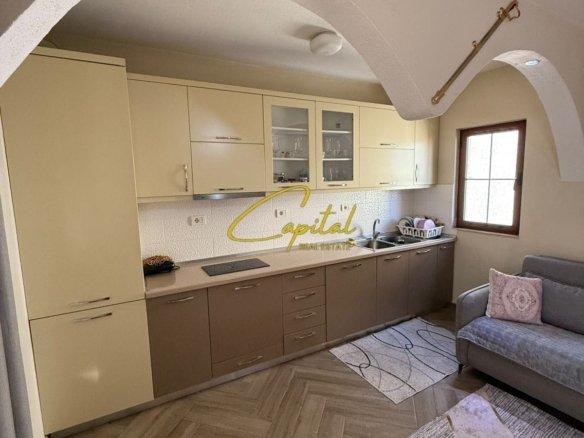 VILE PRIVATE ME QERA 115 M2 5 MAJI 900 EURO
