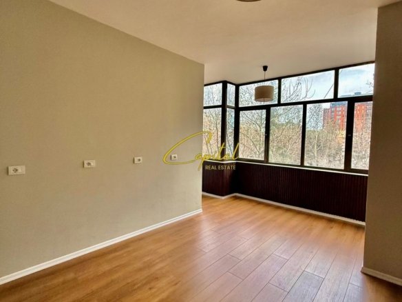 APARTAMENT ME QERA 1+1 BLV BAJRAM CURRI 700 EURO