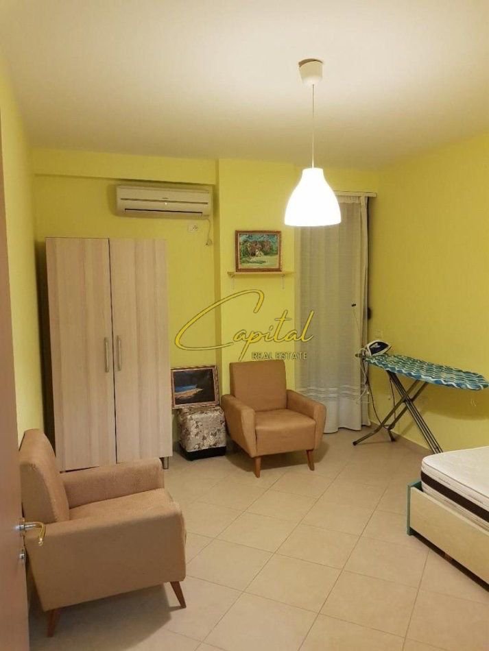WhatsApp Image 2026-01-06 at 11.38.21 AM (1) APARTAMENT ME QERA 2+1 RRUGA E BARRIKADAVE 700 EURO