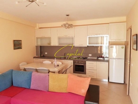 APARTAMENT ME QERA 2+1 RRUGA E BARRIKADAVE 700 EURO