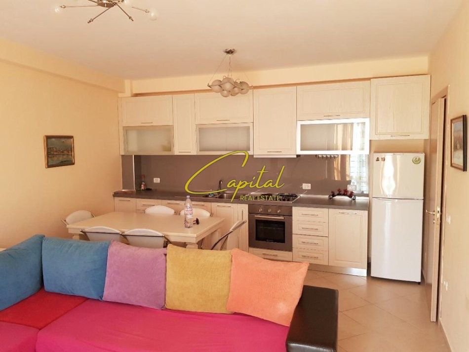 WhatsApp Image 2026-01-06 at 11.38.21 AM (2) APARTAMENT ME QERA 2+1 RRUGA E BARRIKADAVE 700 EURO