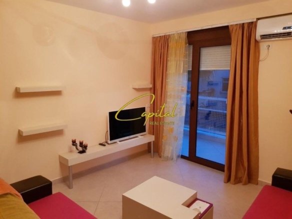 APARTAMENT ME QERA 2+1 RRUGA E BARRIKADAVE 700 EURO