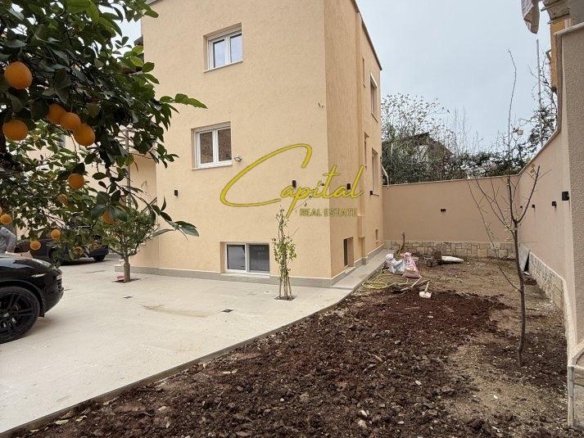 VILE PRIVATE ME QIRA 340 M2 21 DHJETORI 200.000 LEKE