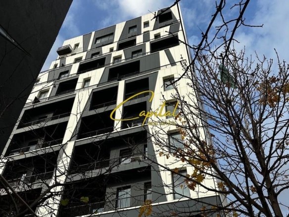 ZYRE ME QERA 106 M2 RRUGA E BARRIKADAVE 800 EURO