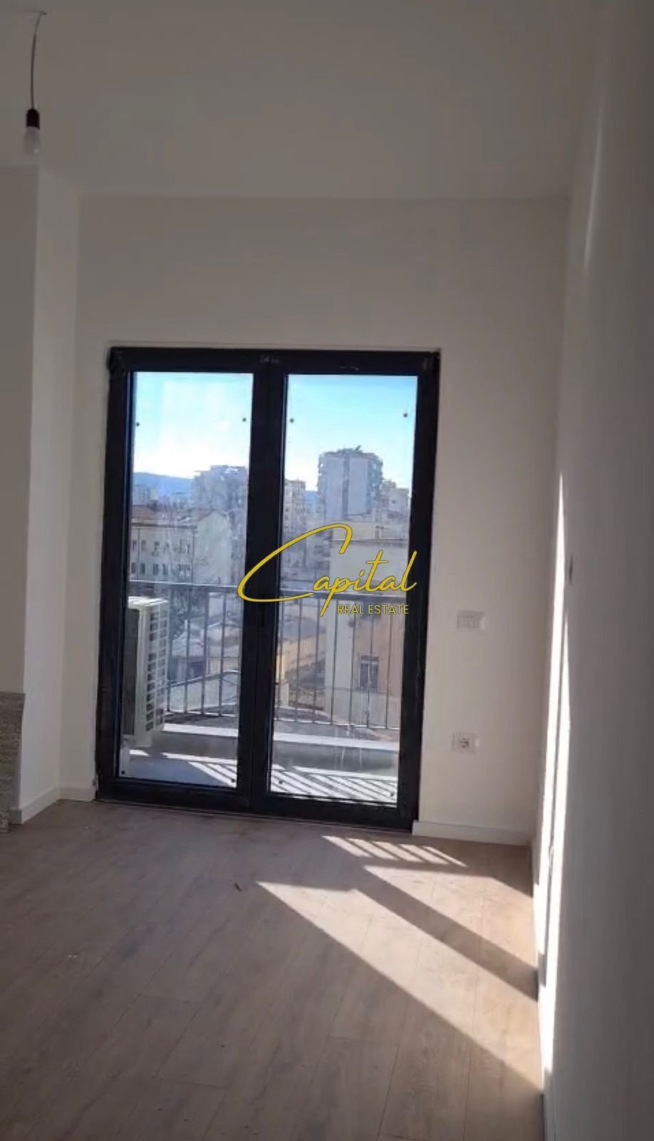 ZYRE ME QERA 106 M2 RRUGA E BARRIKADAVE 800 EURO