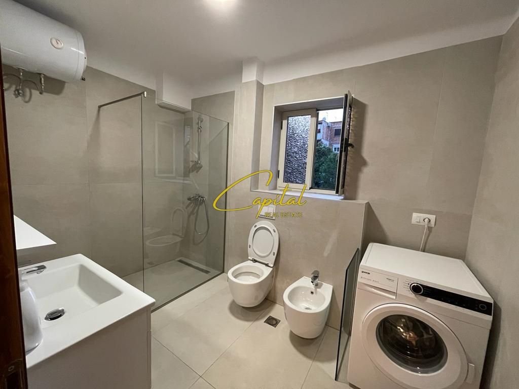 APARTAMENT ME QIRA 2+1 21 DHJETORI 750 EURO
