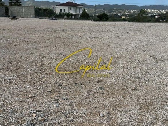 TOKE ME QIRA 1.600 M2 KASHAR 60.000 LEKE