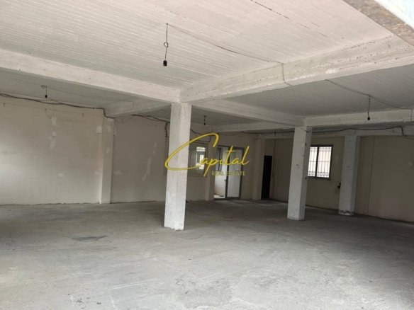 MAGAZINE ME QIRA 160 M2 AUTOSTRADA TR-DR 70.000 LEKE