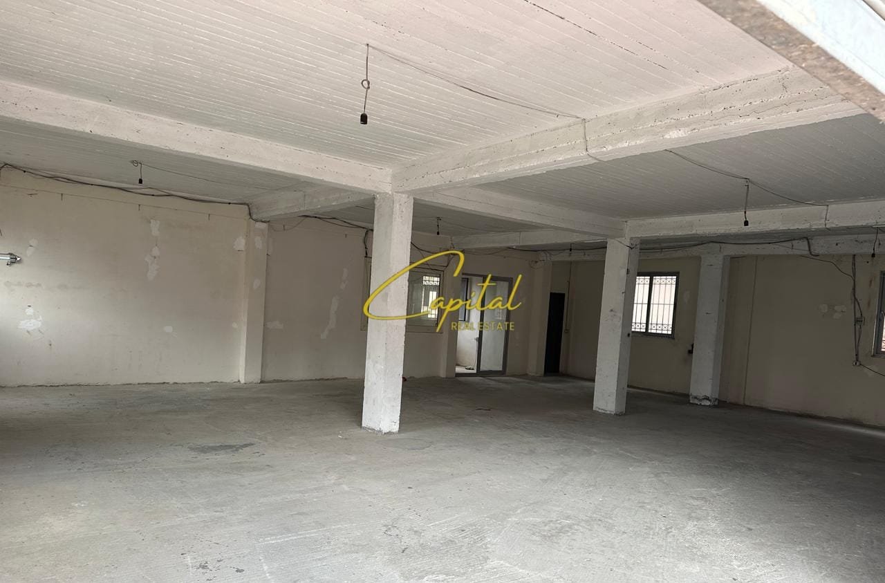 MAGAZINE ME QIRA 160 M2 AUTOSTRADA TR-DR 70.000 LEKE