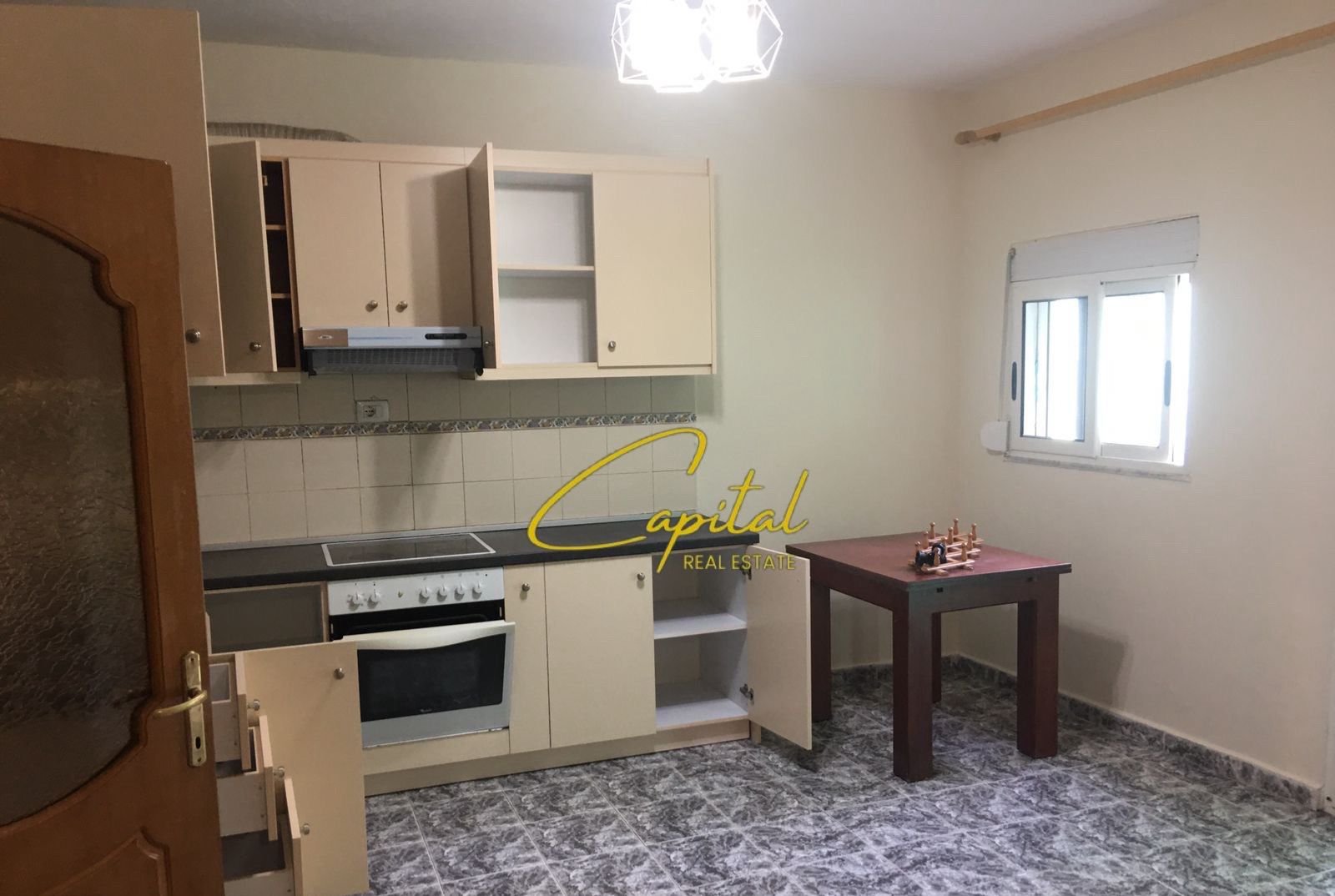 ZYRE ME QIRA 120 M2 KRISTAL CENTER 700 EURO