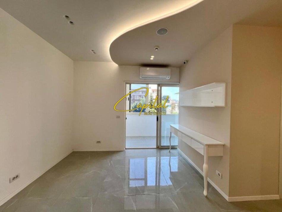 WhatsApp Image 2026-01-13 at 10.05.22 AM (1) AMBIENT BIZNESI ME QIRA 140 M2 ISH STACIONI TRENIT 1.600 EURO