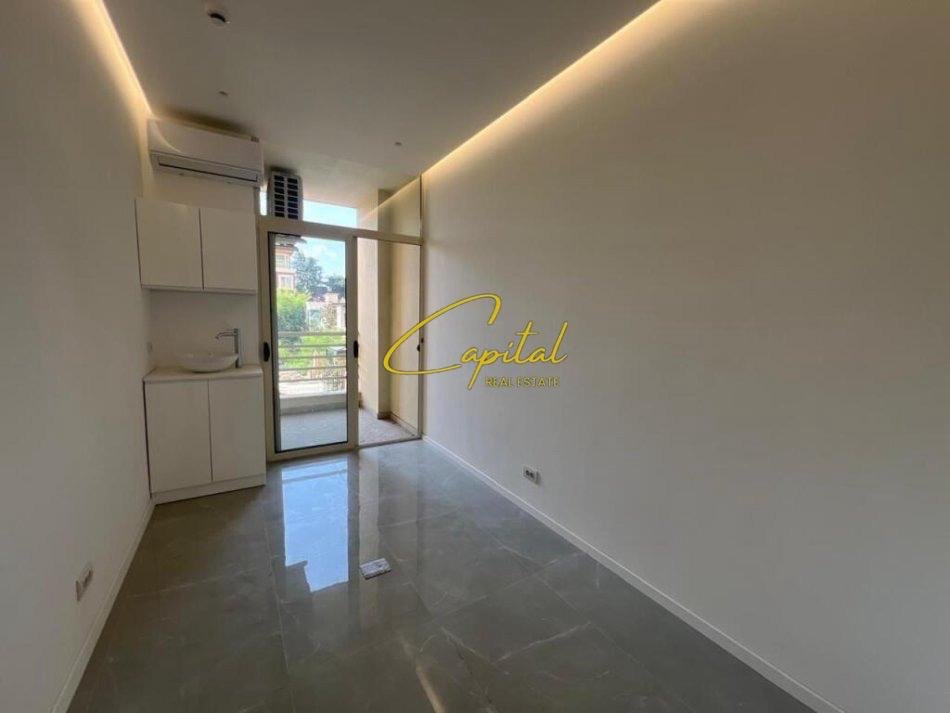 WhatsApp Image 2026-01-13 at 10.05.23 AM AMBIENT BIZNESI ME QIRA 140 M2 ISH STACIONI TRENIT 1.600 EURO