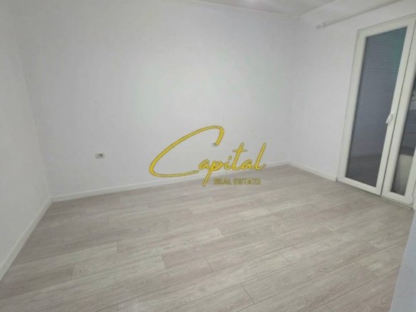 ZYRE ME QIRA 110 M2 RRUGA E KAVAJES 800 EURO
