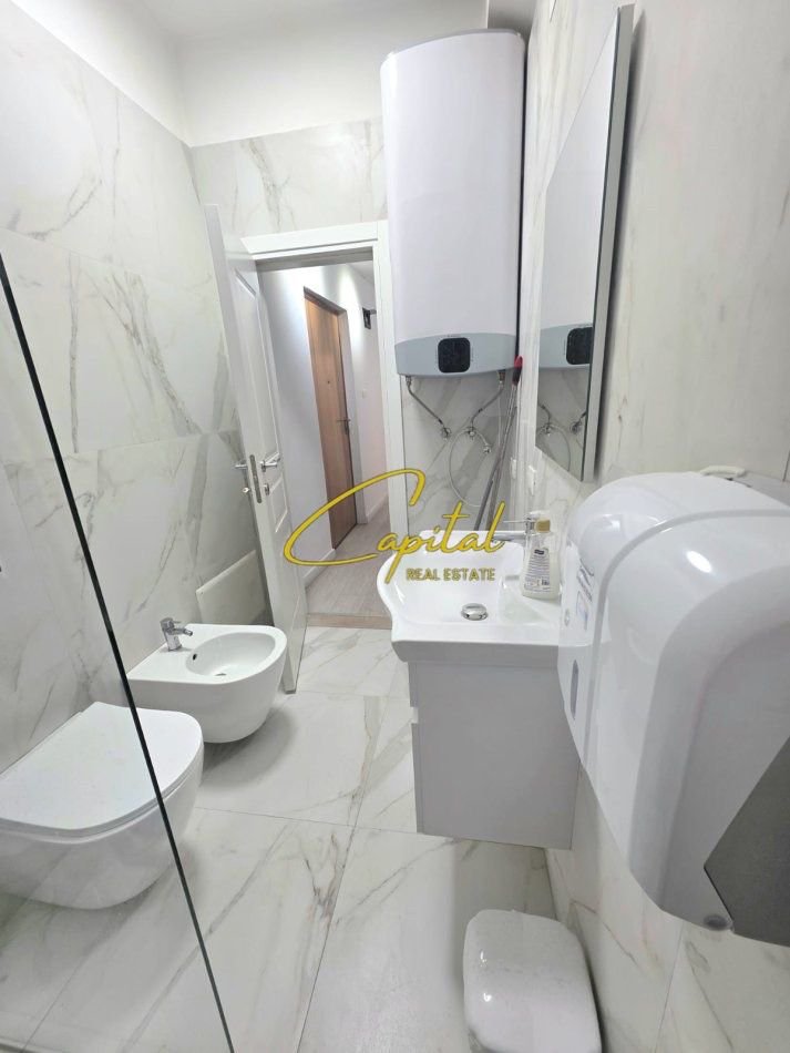 ZYRE ME QIRA 110 M2 RRUGA E KAVAJES 800 EURO