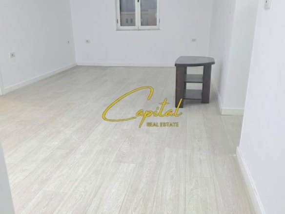 ZYRE ME QIRA 110 M2 RRUGA E KAVAJES 800 EURO