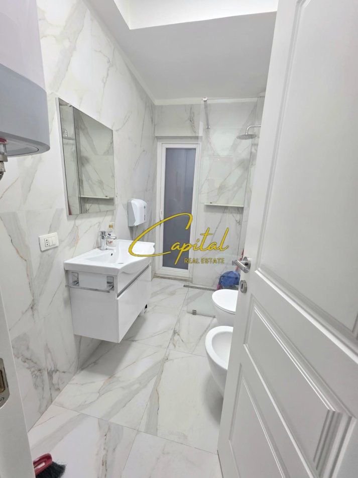 ZYRE ME QIRA 110 M2 RRUGA E KAVAJES 800 EURO