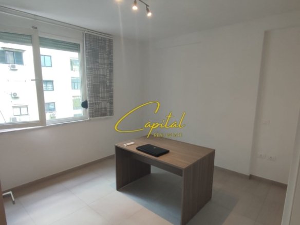 ZYRE ME QIRA 90 M2 ISH EKSPOZITA 600 EURO