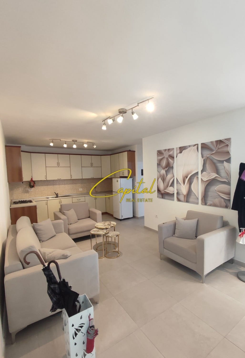 ZYRE ME QIRA 90 M2 ISH EKSPOZITA 600 EURO