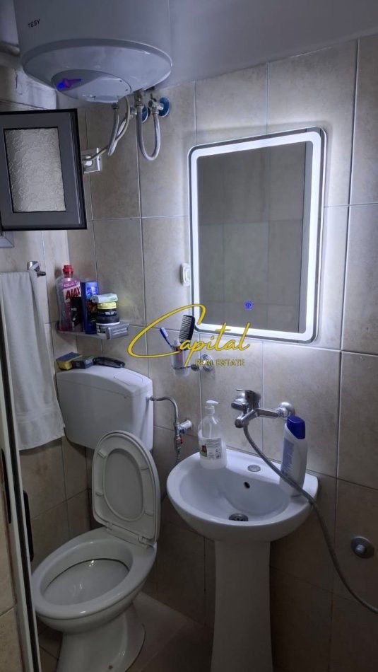 WhatsApp Image 2026-01-14 at 10.50.44 AM GARSONIERE ME QIRA 25 M2 21 DHJETORI 35.000 LEKE