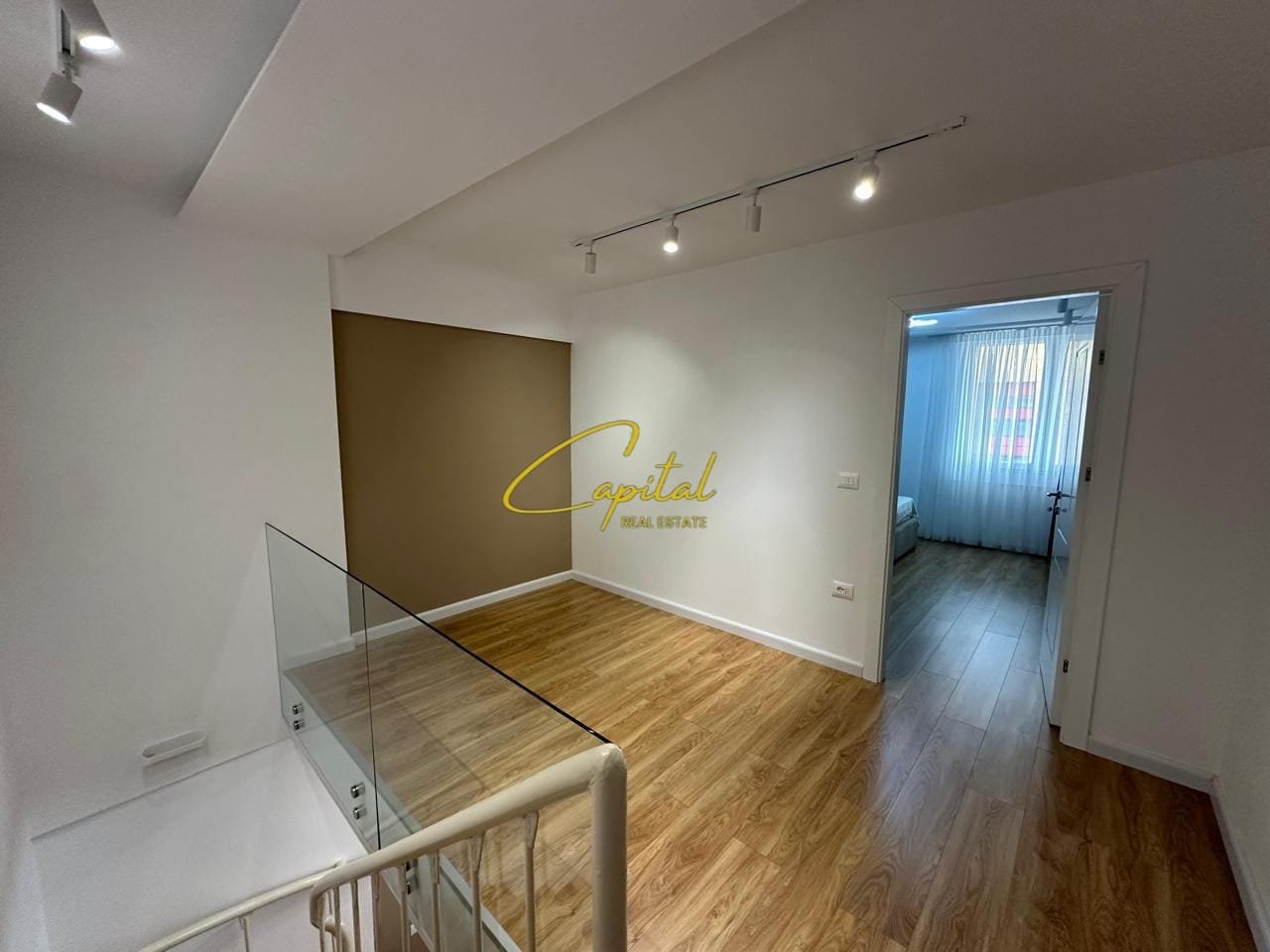 APARTAMENT ME QIRA 2+1+2 QENDER 1.100 EURO