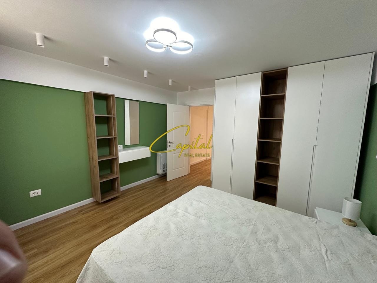 APARTAMENT ME QIRA 2+1+2 QENDER 1.100 EURO