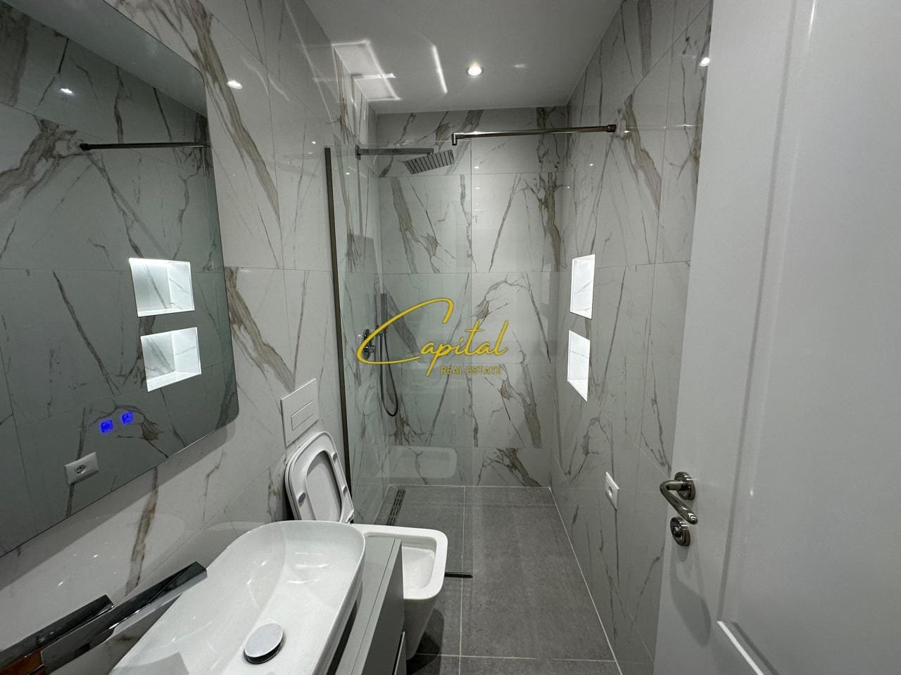 APARTAMENT ME QIRA 2+1+2 QENDER 1.100 EURO