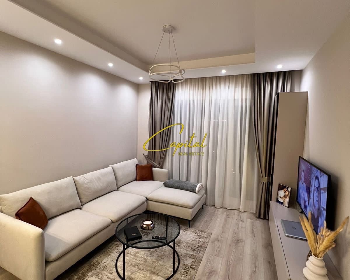 APARTAMENT ME QIRA 2+1+2 21 DHJETORI 800 EURO