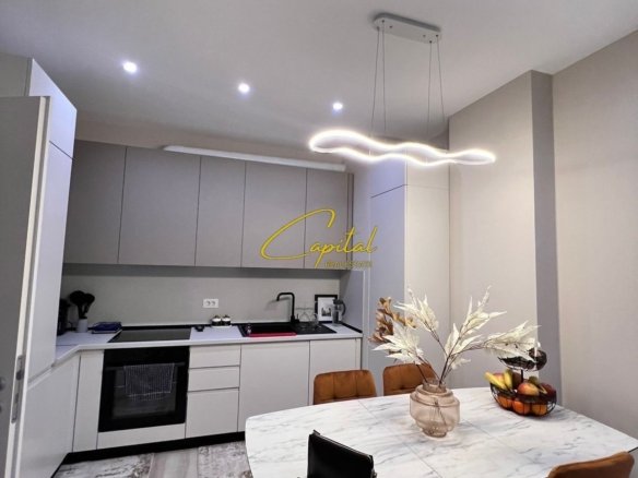 APARTAMENT ME QIRA 2+1+2 21 DHJETORI 800 EURO