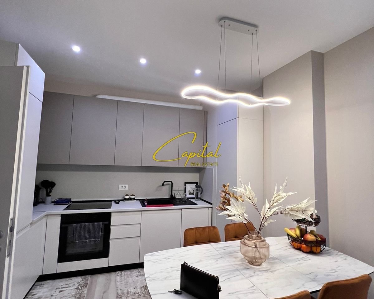 APARTAMENT ME QIRA 2+1+2 21 DHJETORI 800 EURO